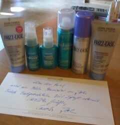 JOHN FRIEDA Frizz-Ease Shampoo, Conditioner und Regenschirm-Haarspray